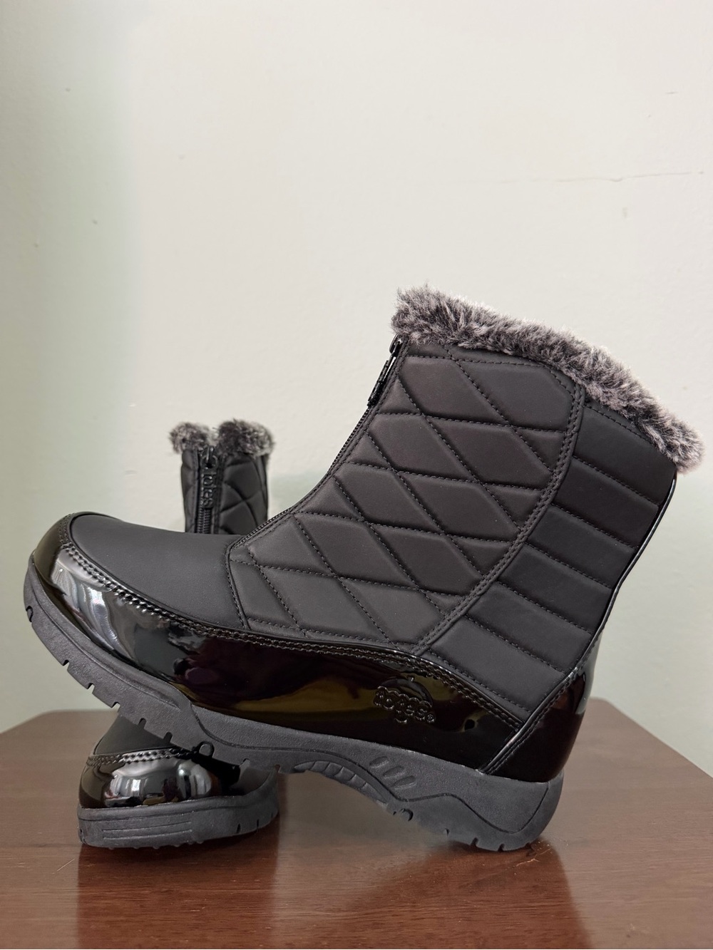Totes Esther Winter Snow Boots Women’s Black Faux Fur Trim Waterproof Quilted 9
